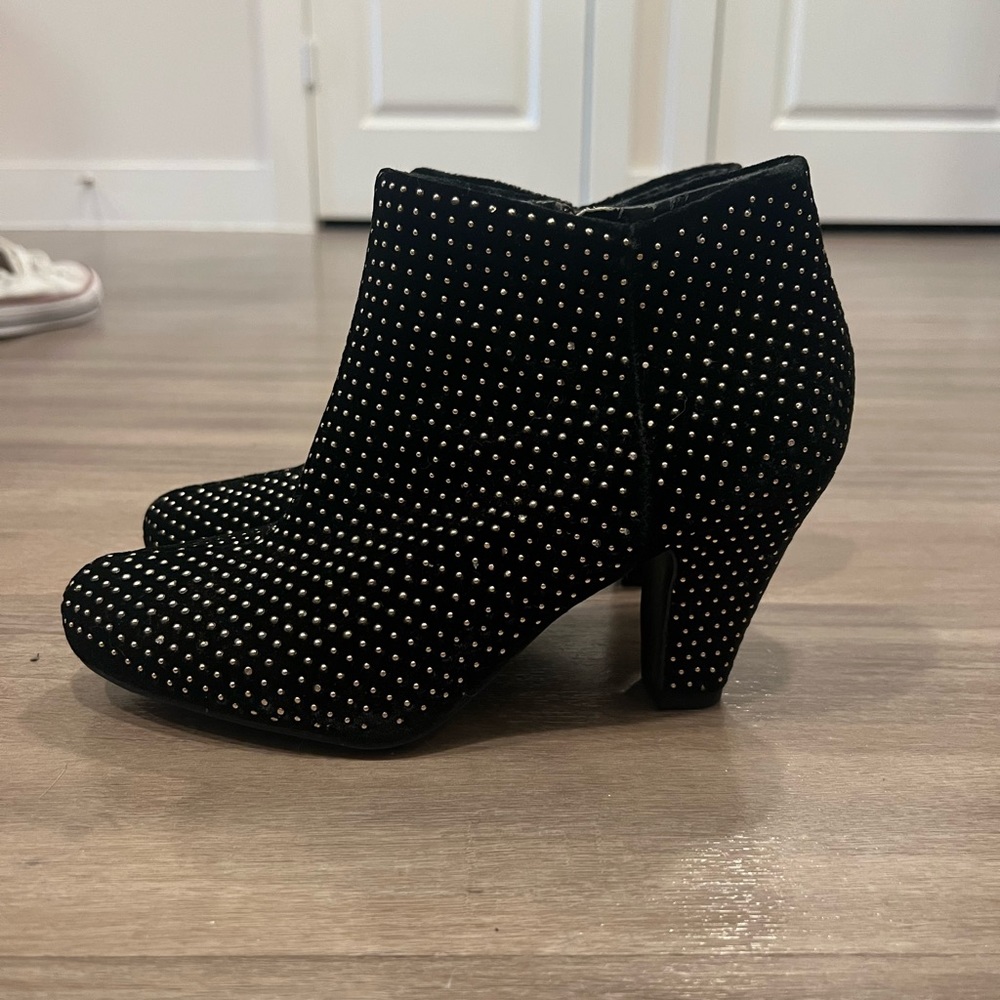 BCBGeneration Womens Daphne Ankle Booties Size 7